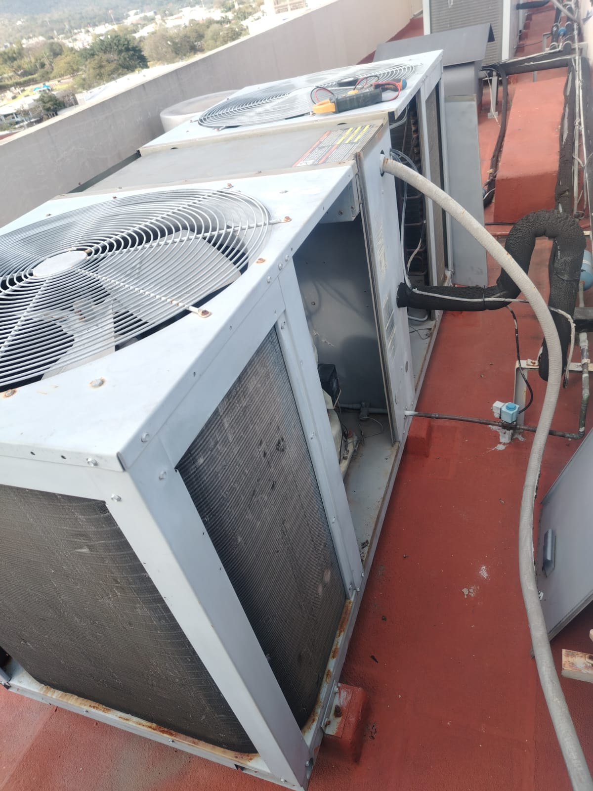 Instalación de minisplit aires acondicionados en El Salvador – Comfort Aire