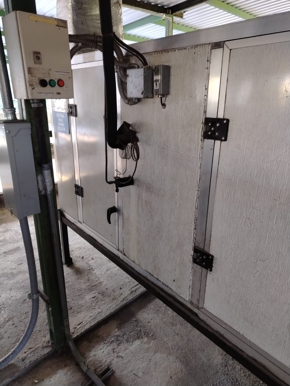 Instalación eléctrica y panel de control de aire acondicionado industrial en El Salvador – Comfort Aire